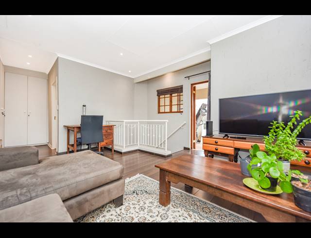 3 BEDROOM APARTMENT FOR SALE IN PAULSHOF